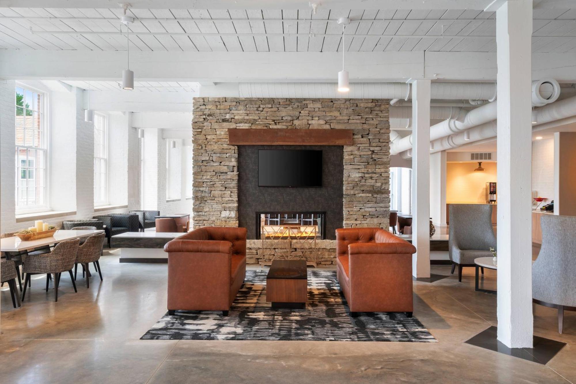 Fairfield Inn & Suites Madison Historic Eagle Cotton Mill ภายนอก รูปภาพ