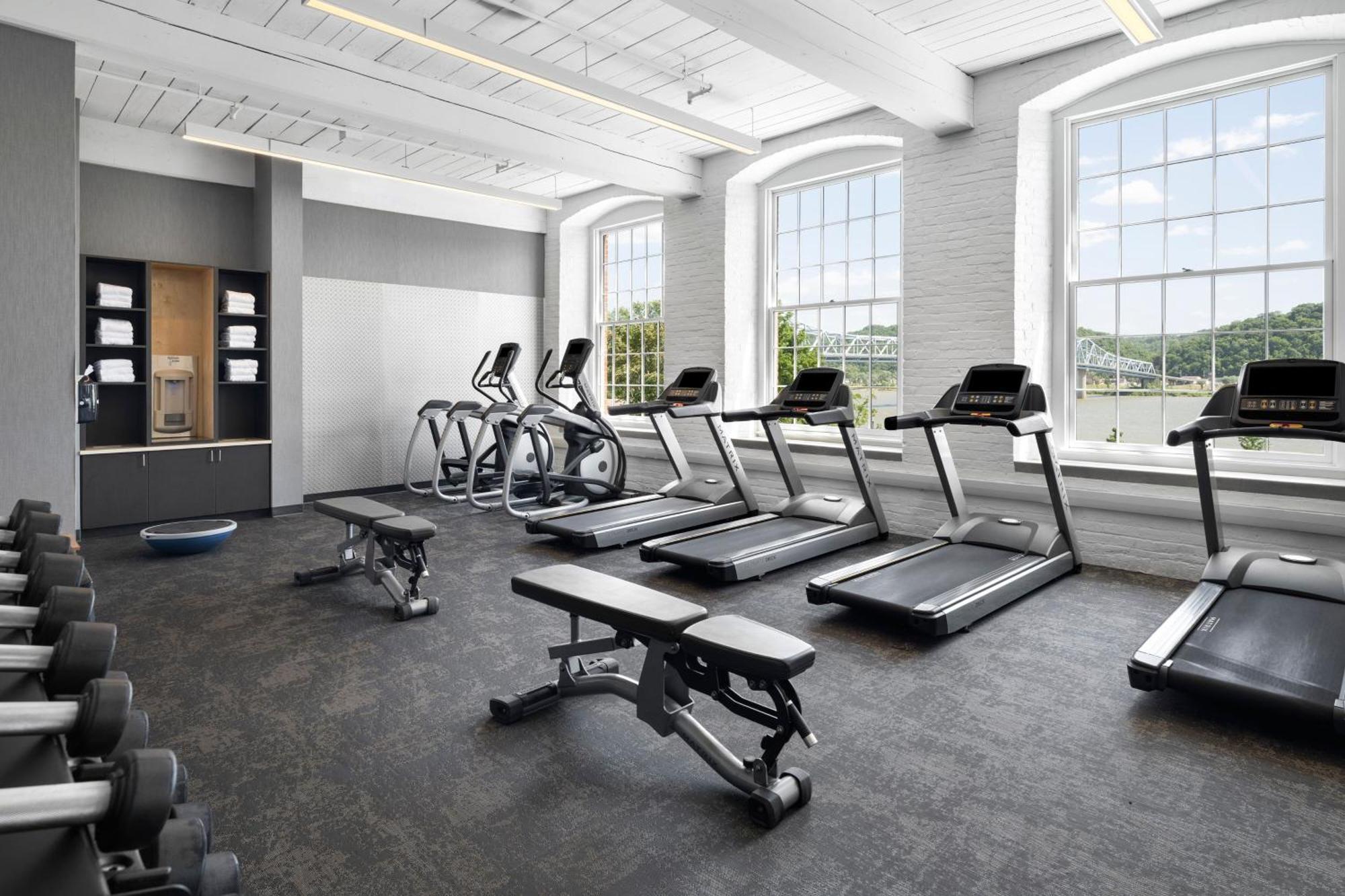 Fairfield Inn & Suites Madison Historic Eagle Cotton Mill ภายนอก รูปภาพ