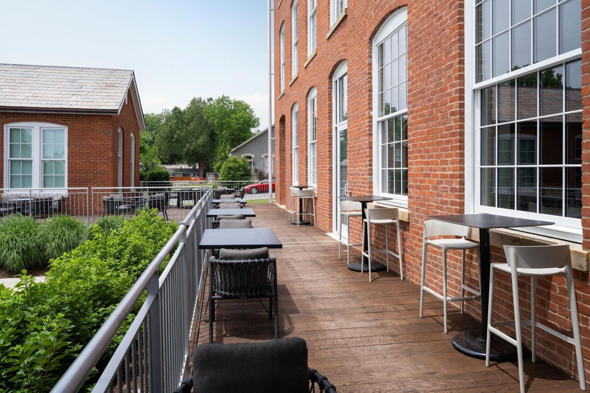 Fairfield Inn & Suites Madison Historic Eagle Cotton Mill ภายนอก รูปภาพ