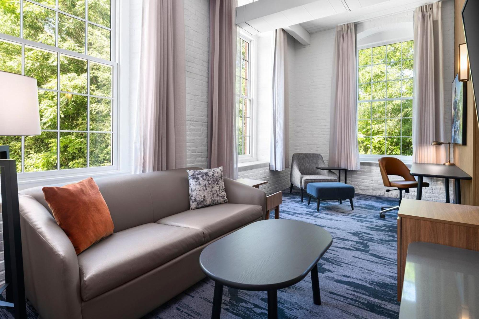 Fairfield Inn & Suites Madison Historic Eagle Cotton Mill ภายนอก รูปภาพ