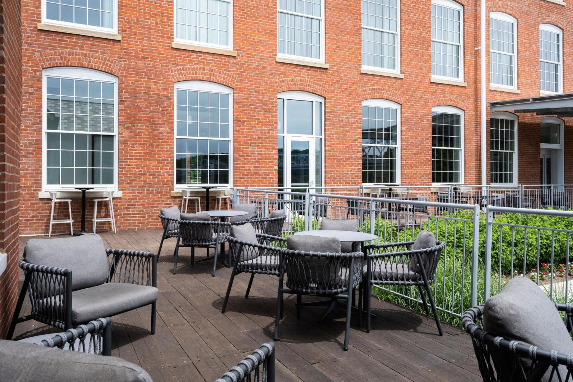 Fairfield Inn & Suites Madison Historic Eagle Cotton Mill ภายนอก รูปภาพ