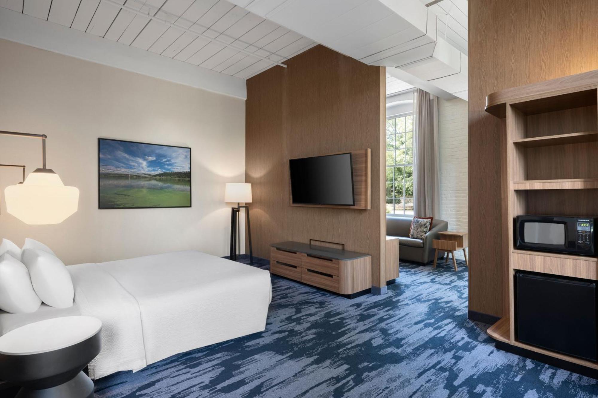 Fairfield Inn & Suites Madison Historic Eagle Cotton Mill ภายนอก รูปภาพ