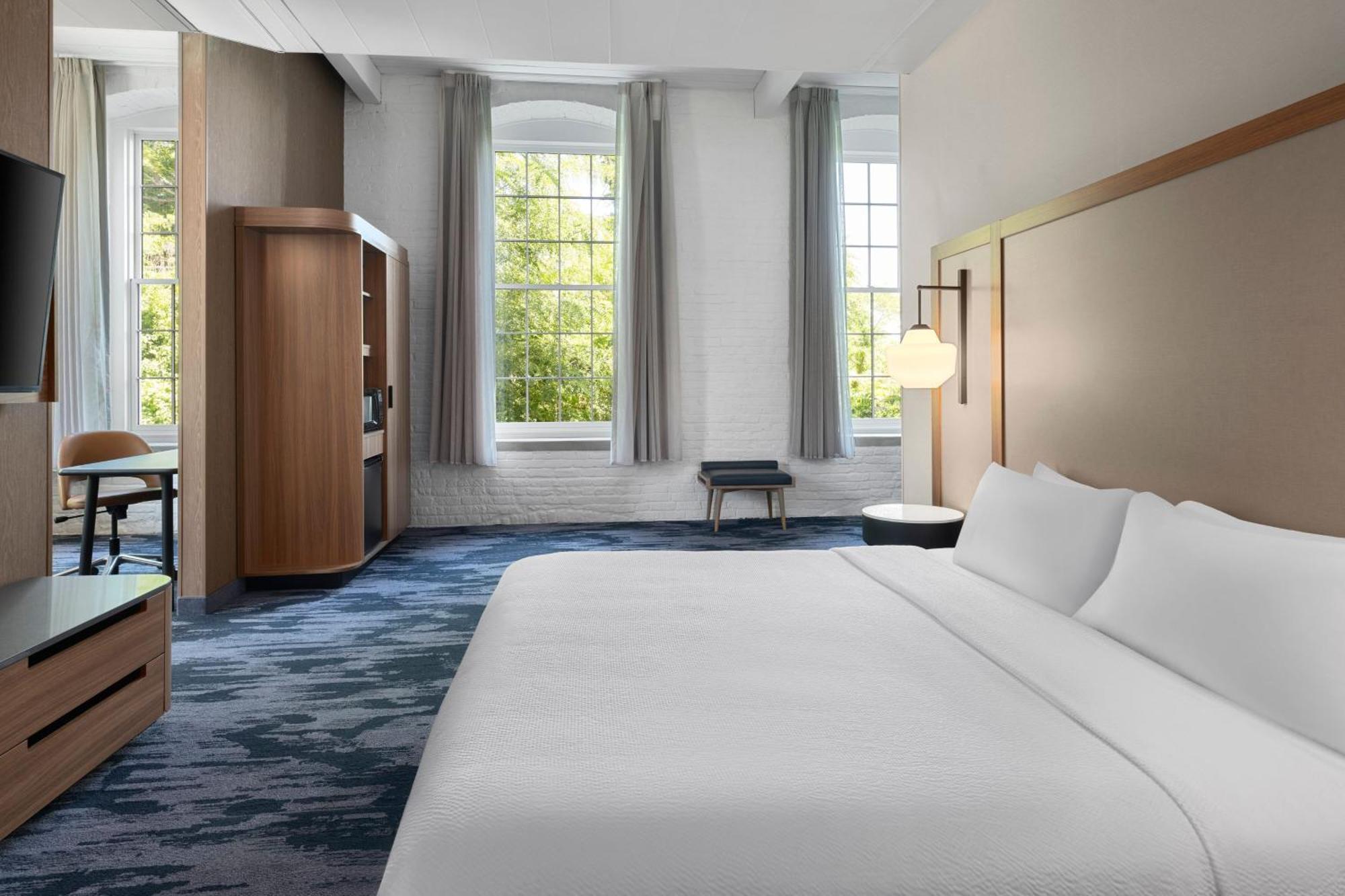 Fairfield Inn & Suites Madison Historic Eagle Cotton Mill ภายนอก รูปภาพ