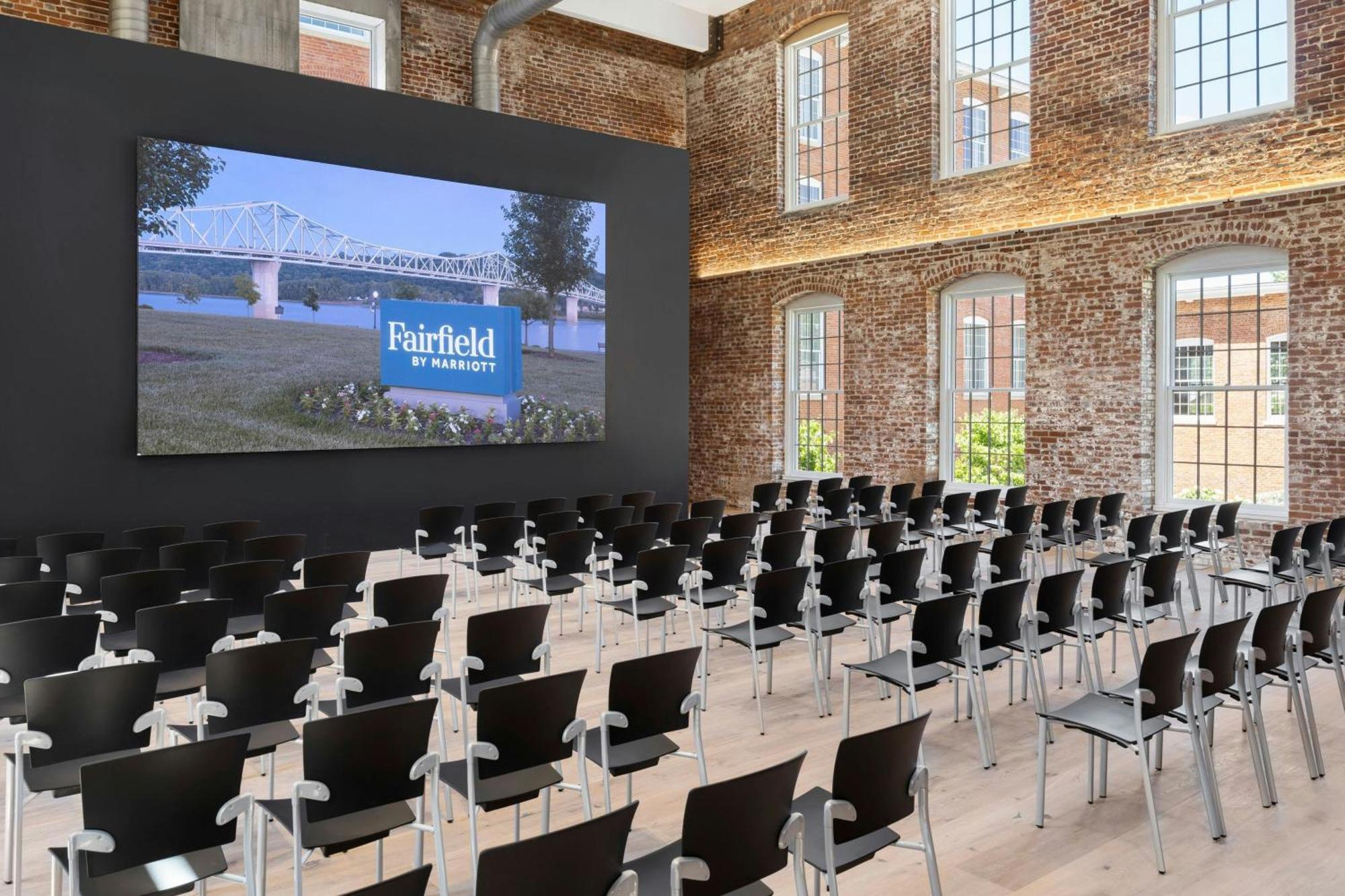 Fairfield Inn & Suites Madison Historic Eagle Cotton Mill ภายนอก รูปภาพ