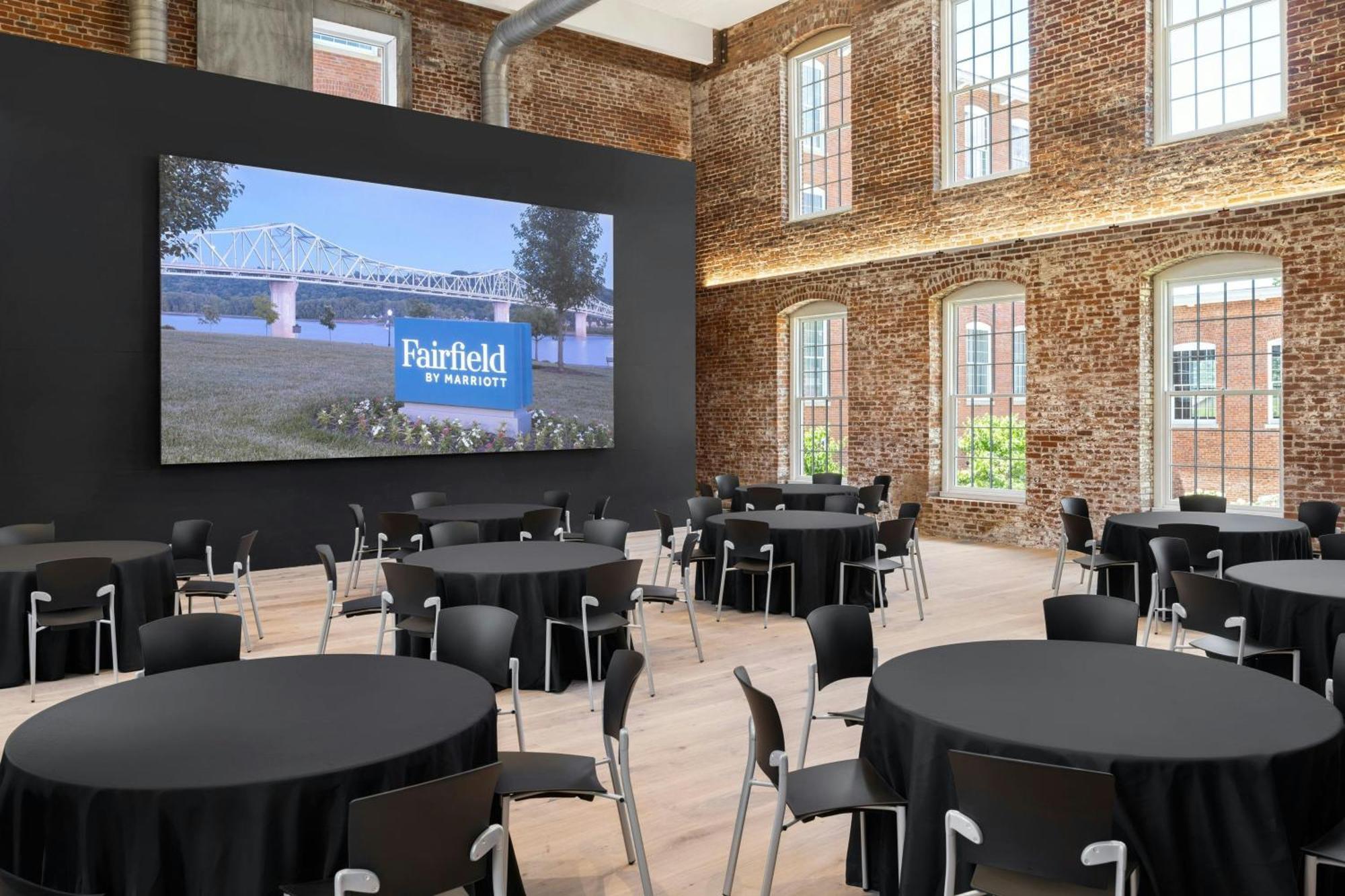 Fairfield Inn & Suites Madison Historic Eagle Cotton Mill ภายนอก รูปภาพ