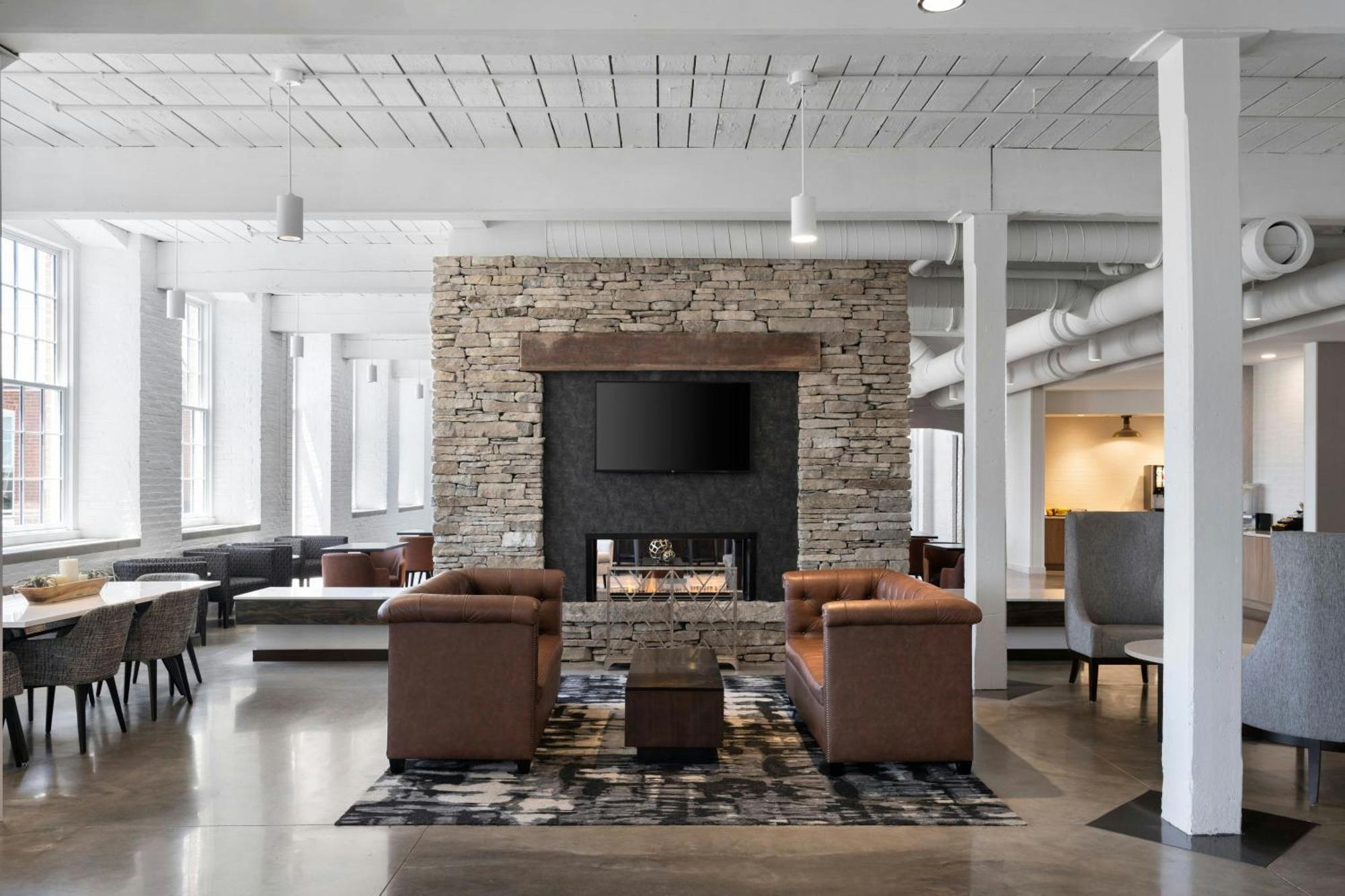 Fairfield Inn & Suites Madison Historic Eagle Cotton Mill ภายนอก รูปภาพ