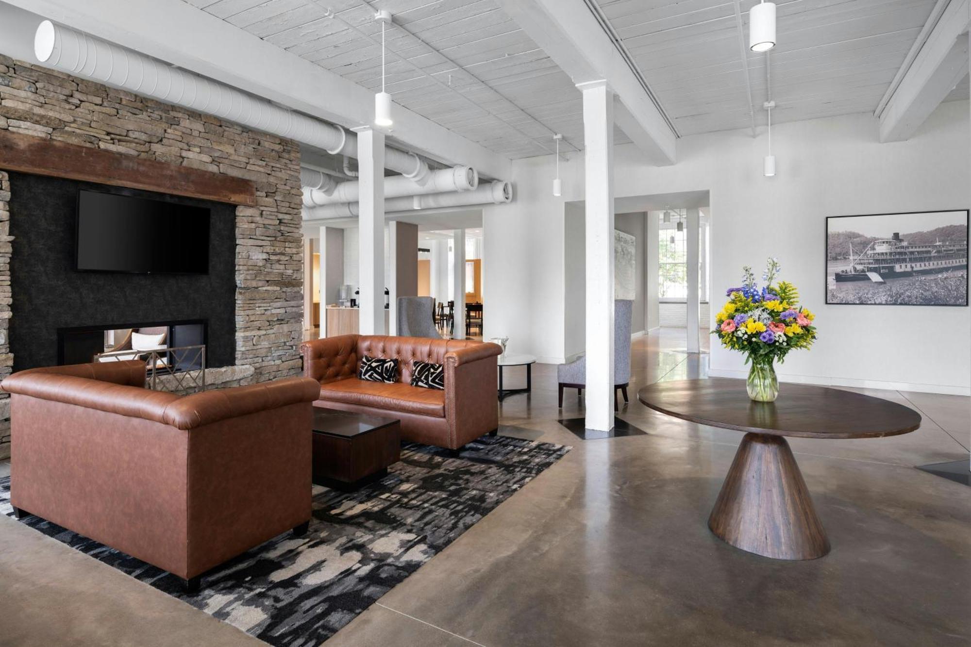 Fairfield Inn & Suites Madison Historic Eagle Cotton Mill ภายนอก รูปภาพ