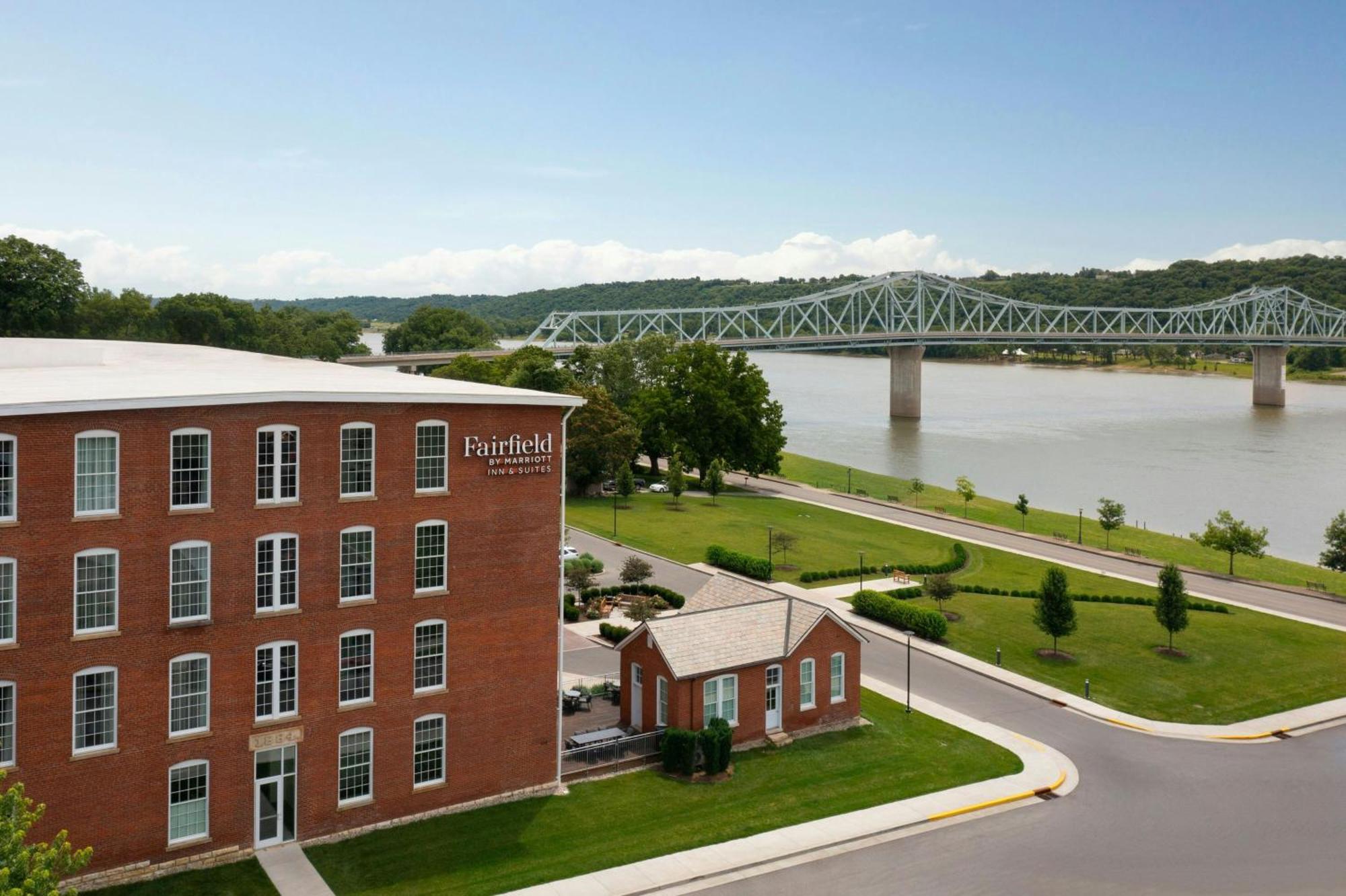 Fairfield Inn & Suites Madison Historic Eagle Cotton Mill ภายนอก รูปภาพ
